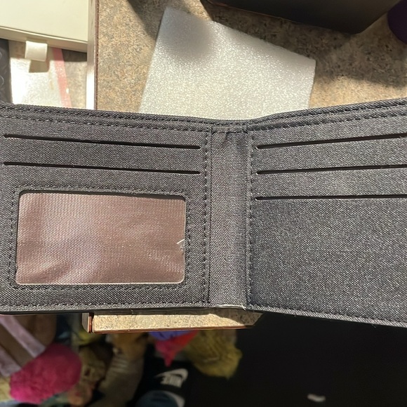 Brand new wallet - Picture 2 of 2